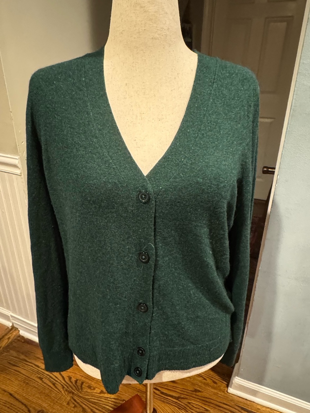 Aqua Cashmere Forest Green V-Neck Button Front Cardigan